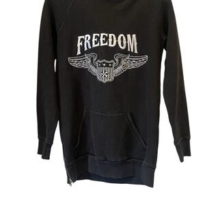 Black Freedom Graphic Sweatshirt TNA